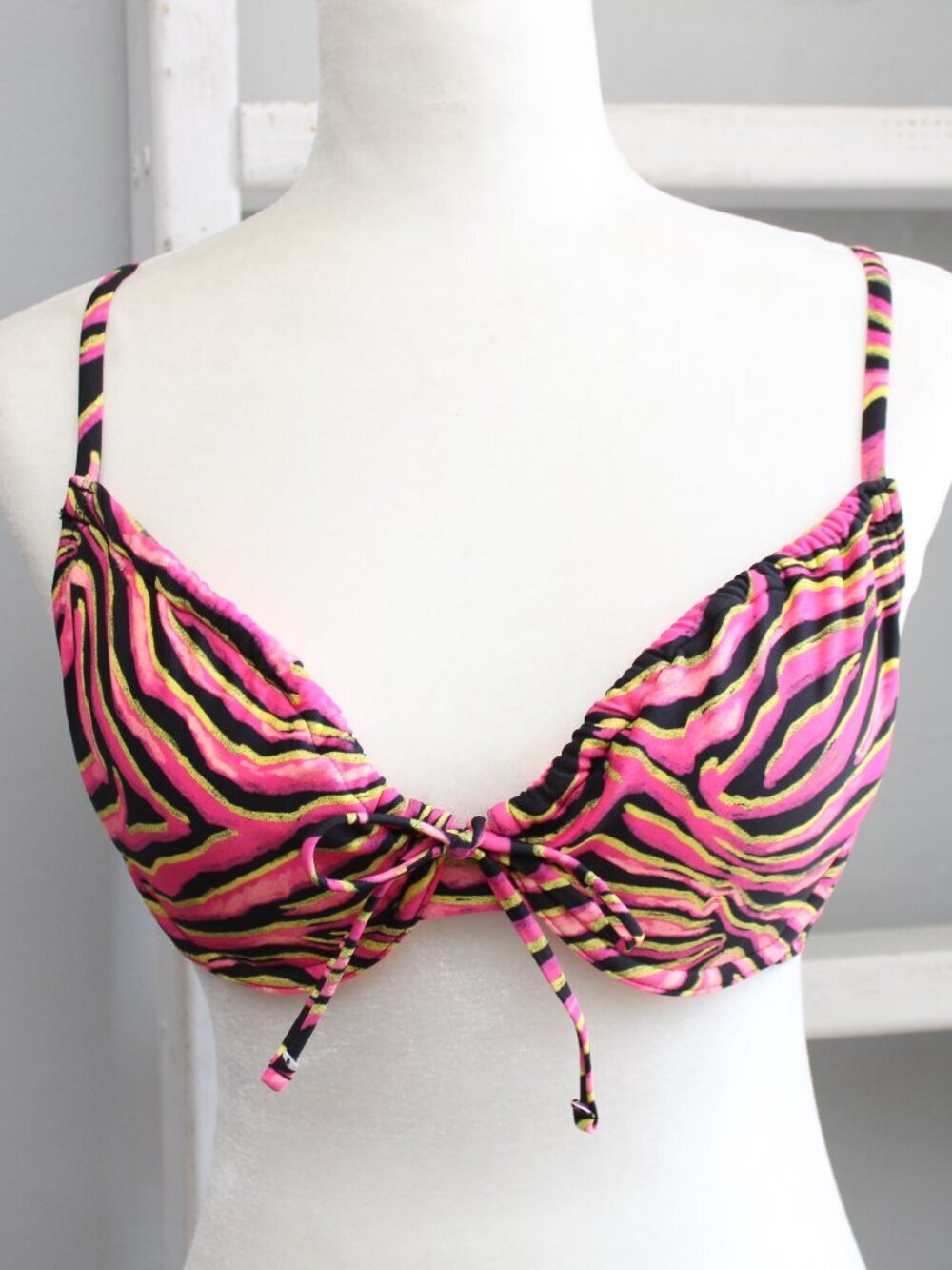 Salt + Cove Mane Event Underwire Bralette Bikini Swim Top Black Pink Size Large
